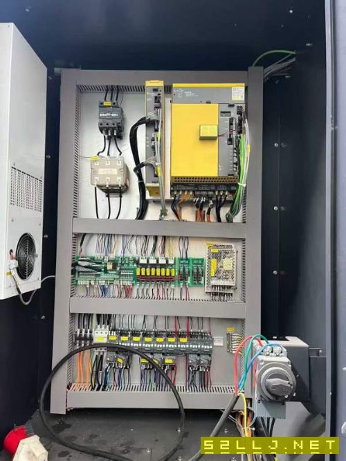 准新1160BT50主轴，三轴线轨，带油冷机，链排，主轴30.