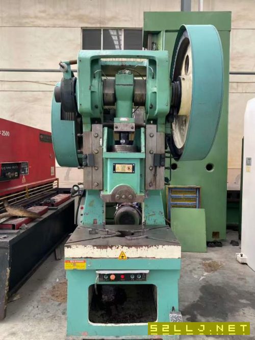 铣床，锯床，压力机便宜出售。