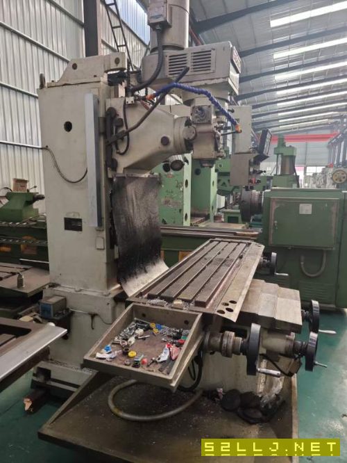 2013年台湾常准重型铣床10IV,台面380mm1500mm,三轴.