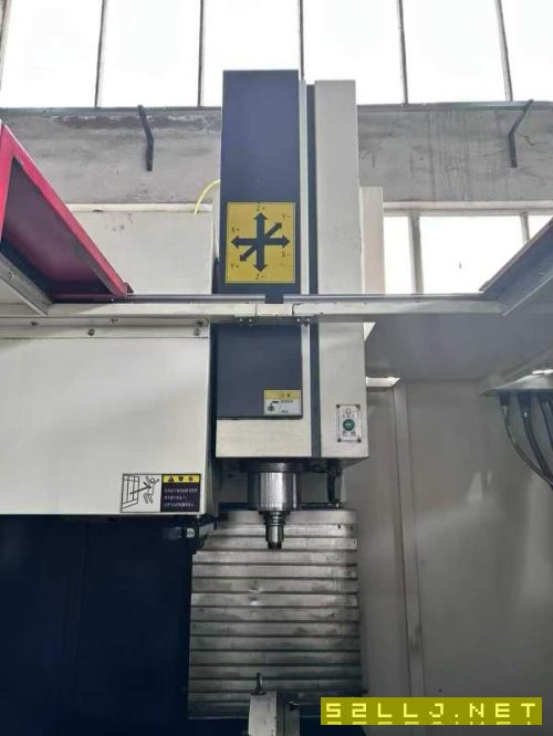 华特855加工中心系统:三菱M80系统主轴:BT40主轴8000转.