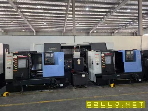 同款两台韩国原装斗山Lynx220LM车削复合,配8寸卡盘带.