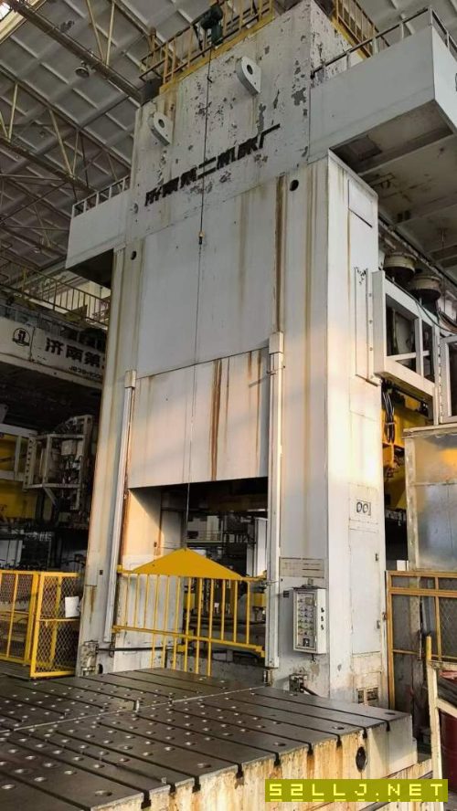 济南二机，四点压力机：LD41300/700，台面4.6/2.5米。.