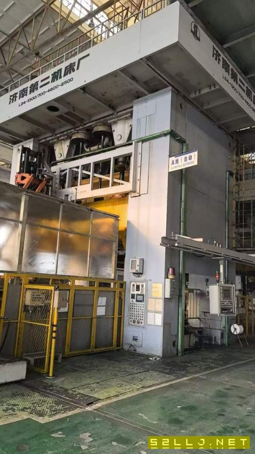 济南二机,四点压力机:LD41300/700,台面4.6/2.5米。.