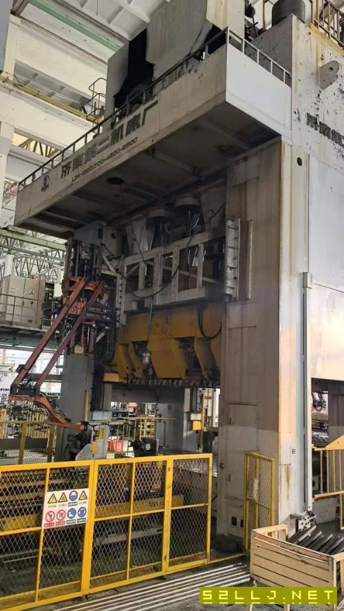 济南二机,四点压力机:LD41300/700,台面4.6/2.5米。.