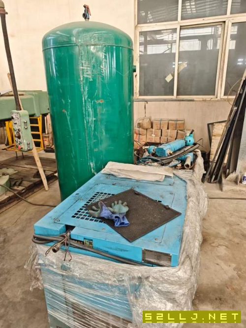 空压机、干燥机、气罐一套。有需要的朋友联系！