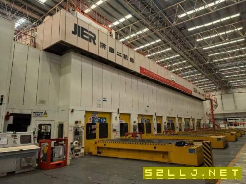 济南二机产，四点多连杆锻压线6000吨，五机联动。带自.