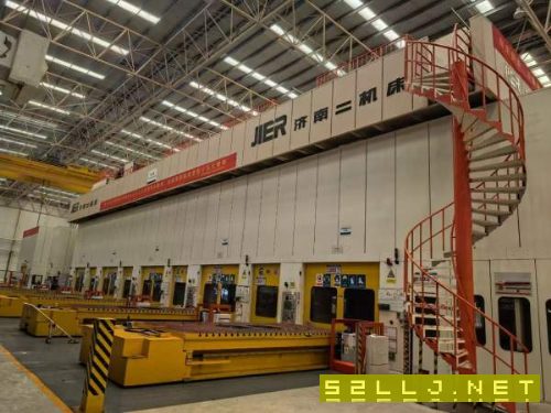 济南二机产,四点多连杆锻压线6000吨,五机联动。带自.