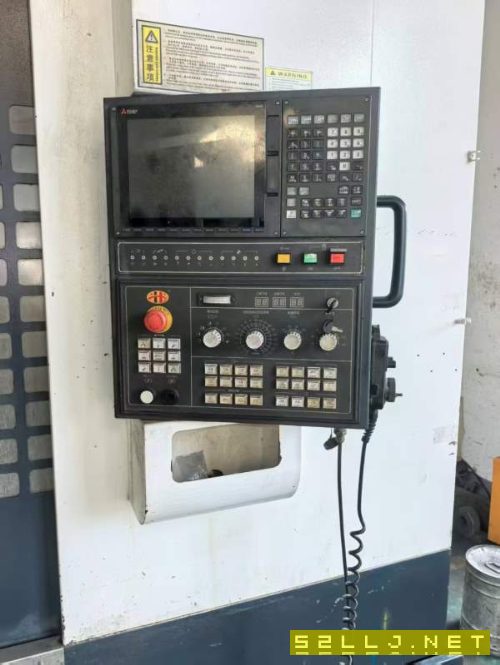上海衡旭重型1580数控铣床一台,三硬轨道,台湾洛益BT.