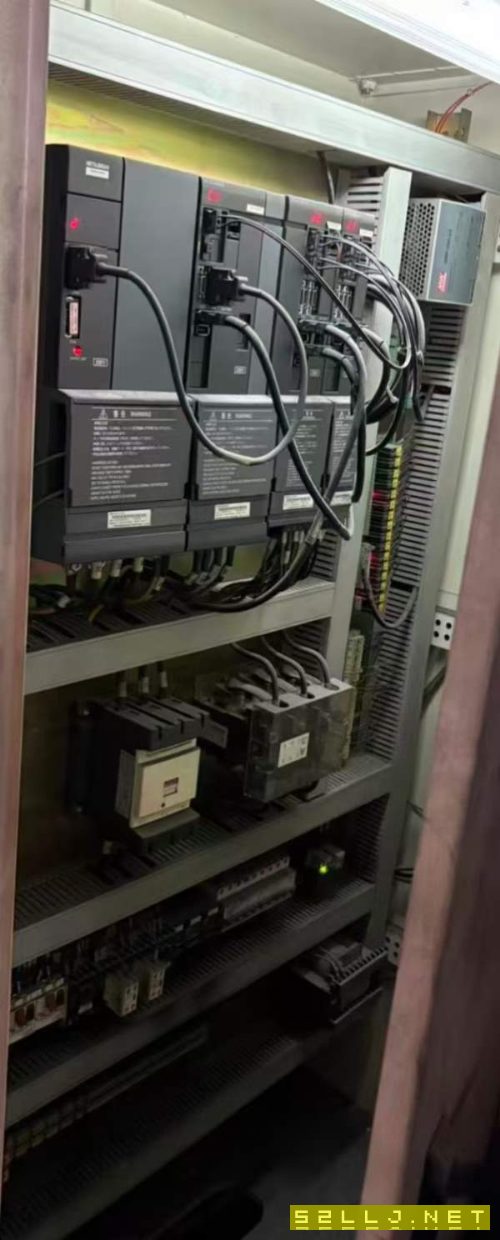 同款两台1814卧式加工中心,粗框机,工作台2000x900,.