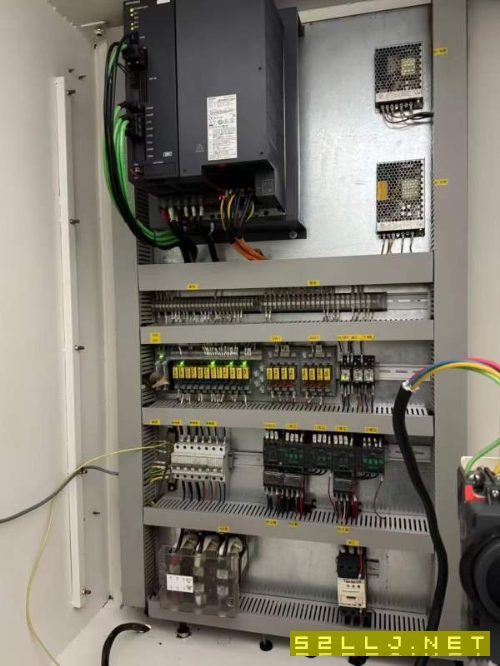 汉工1370加工中心，三菱M80A包系统，BT40主轴10000转.