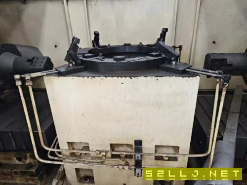 两个大镗头，滑台，液压站，油冷机可拆开卖，有人要联.