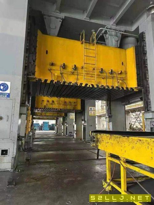 济南二机3360吨四点线：1300吨，800吨，630吨，630吨.