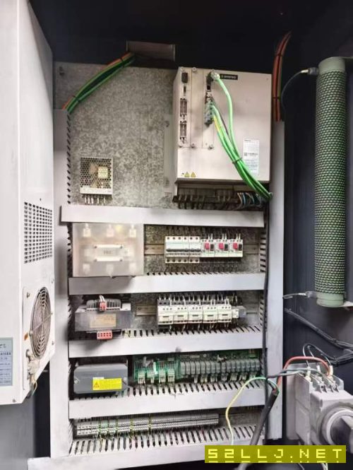 几万秒杀三拓850加工中心,同款两台,台湾新代21一MA.