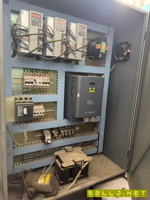 威达7132数控铣床,主轴BT40,广数系统,三轴硬轨,很.