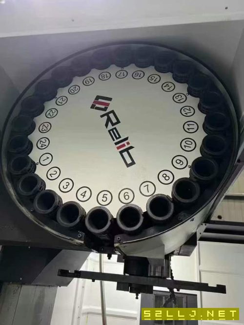 刚刚到货阿迈科1370加工中心,导轨两线一硬,Y轴四导.