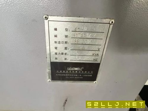 昆山工厂在位几万块钱，就买原装丽伟V-40加工中心三轴.