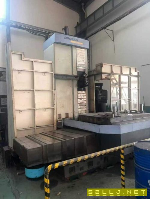 新定斗山110数控刨台镗床，机器非常新，工作台1.4米1..