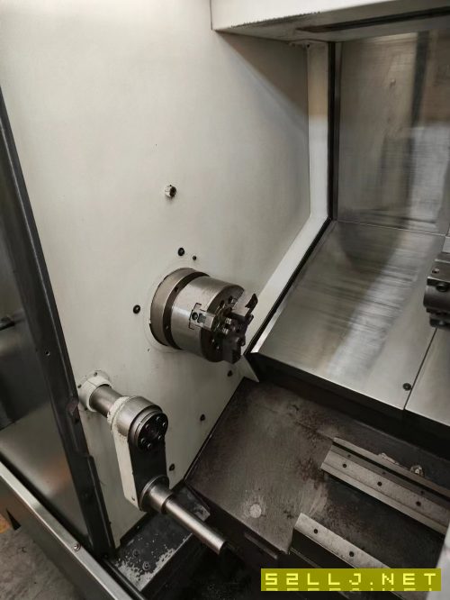 两台程泰GLS1500数控车床,8寸液压卡盘,12工位刀塔,.