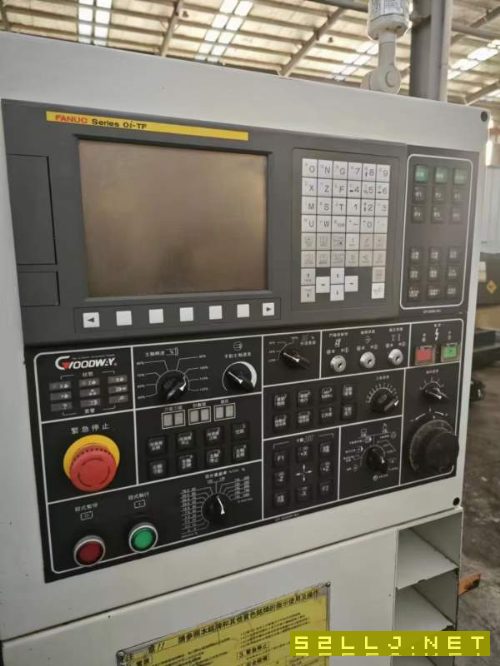 新到两台程泰GLS1500数控车床,6寸液压卡盘,10工位刀.