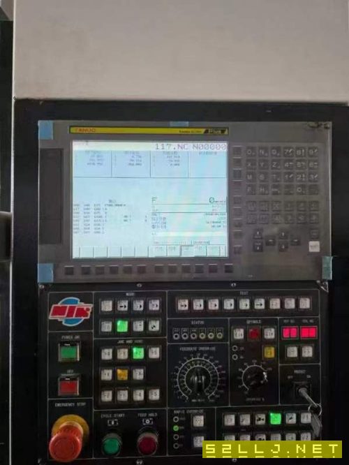 特价一台南京新浙855加工中心，BT40主轴8000转，三轴.