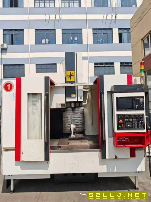 2018年华特855加工中心,便宜好用!系统:三菱M80系统.