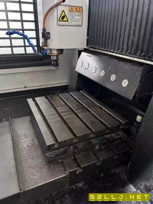 出售迈拓斯一鸣雕铣机、5040两台、BT30主轴、带刀库、.