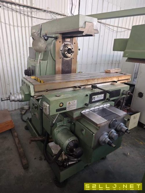 几乎全新:2021年黄山X6132B万能铣床，配件齐全，不要.