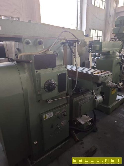 几乎全新:2021年黄山X6132B万能铣床，配件齐全，不要.