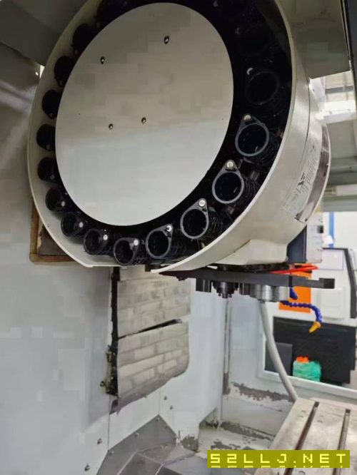台湾省俊育V6加工中心,高速高精度,罗毅主轴12000转.