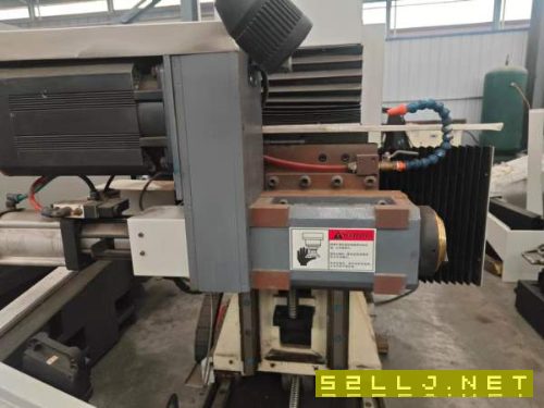 全新未安装数控三自有度动力头，BT40刀柄，三轴行程60.