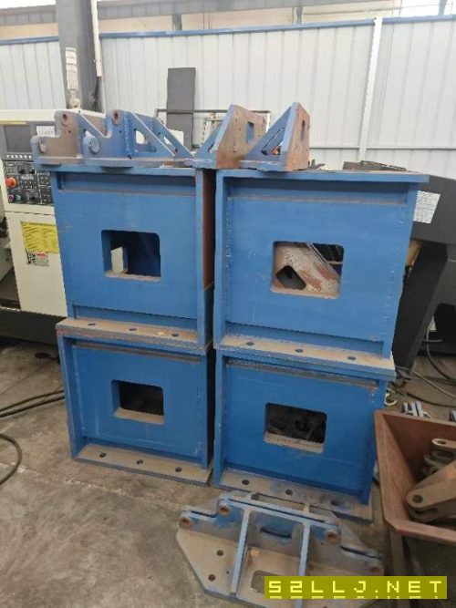 全新未安装数控三自有度动力头,BT40刀柄,三轴行程60.