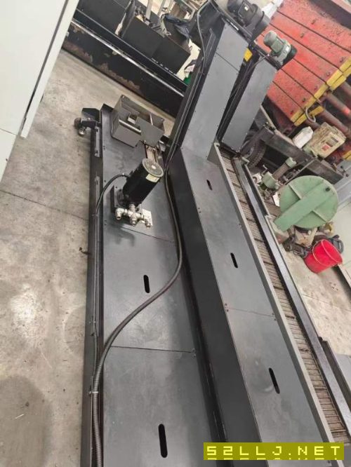 海天850加工中心，只用900小时，2021年产，带排削机，.