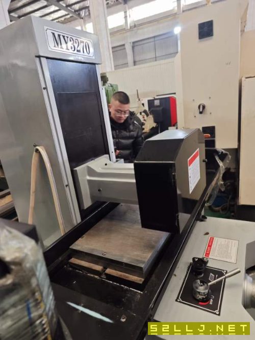 几乎全新的3270平面磨床，台面尺寸320700mm，新机二手.
