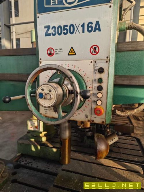 处理一台自贡3050摇臂钻,非常少用,接电干活