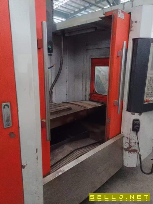 处理两台华佑V8加工中心，新代系统，三轴上银滚柱线轨.