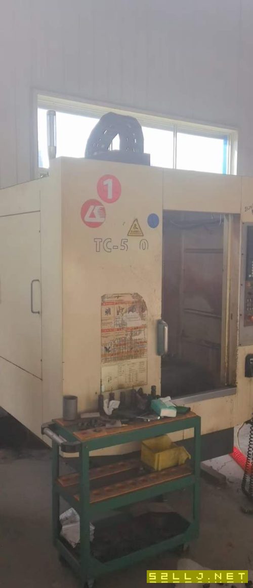 工厂在位低价处理一台台湾力劲钻工中心,三菱70系统带.