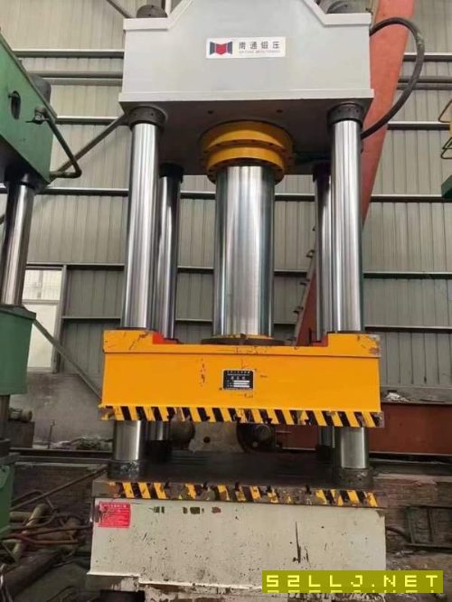 南通锻压800吨,台面1.5米1.5米,开口2米,油缸行程1..