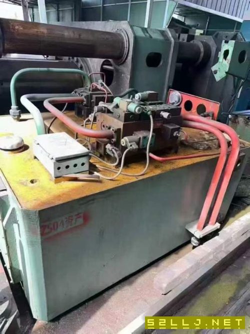 徐州1000吨液压机，台面1.61.6，开口1.5米，油缸行程9.