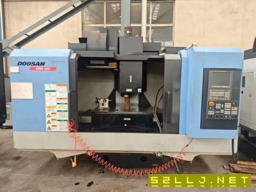 斗山655加工中心一台，成色很好，bt40主轴带四轴，阿.