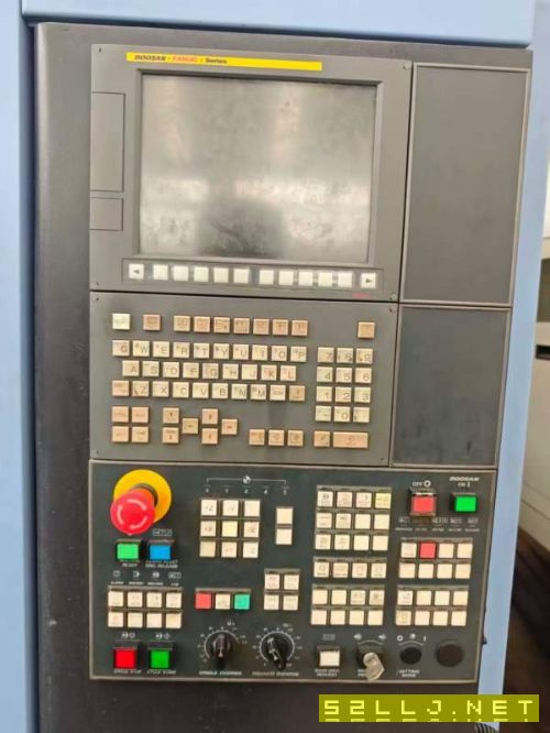 斗山655加工中心一台，成色很好，bt40主轴带四轴，阿.