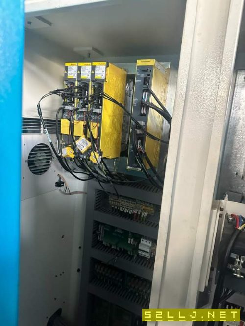 金田加贝2500型材机带四轴。