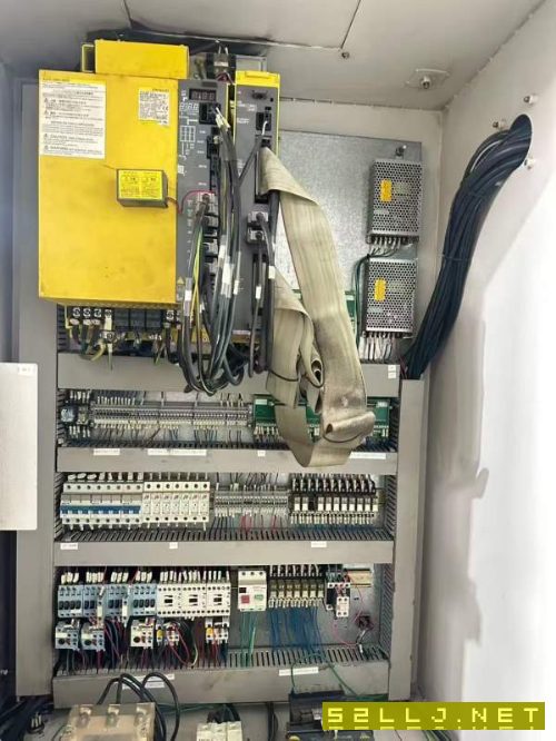 同款两台2016年佳泰855加工中心，发那科系统，链排，.