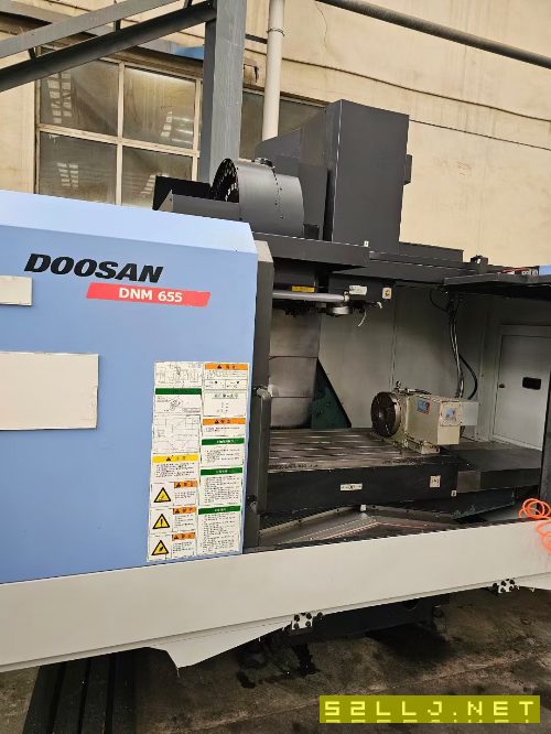 斗山655加工中心一台，成色很好，bt40主轴带四轴，阿.