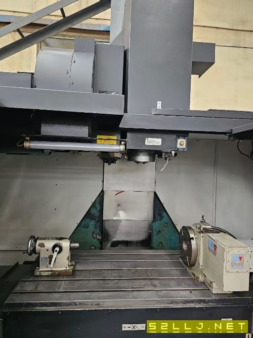 斗山655加工中心一台,成色很好,bt40主轴带四轴,阿.