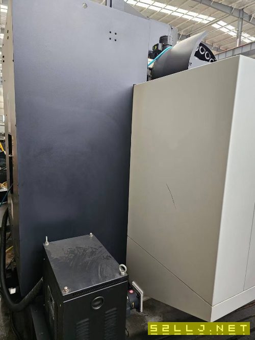 斗山655加工中心一台,成色很好,bt40主轴带四轴,阿.