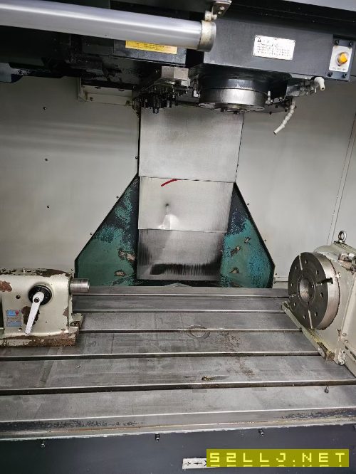 斗山655加工中心一台,成色很好,bt40主轴带四轴,阿.