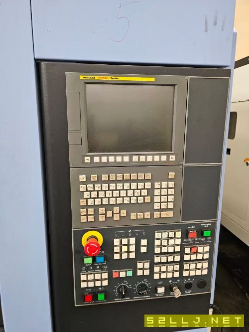 斗山655加工中心一台,成色很好,bt40主轴带四轴,阿.