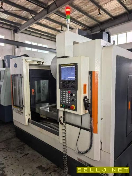 云南中台数控VMC-850L加工中心两线一硬轨道行程800-50.