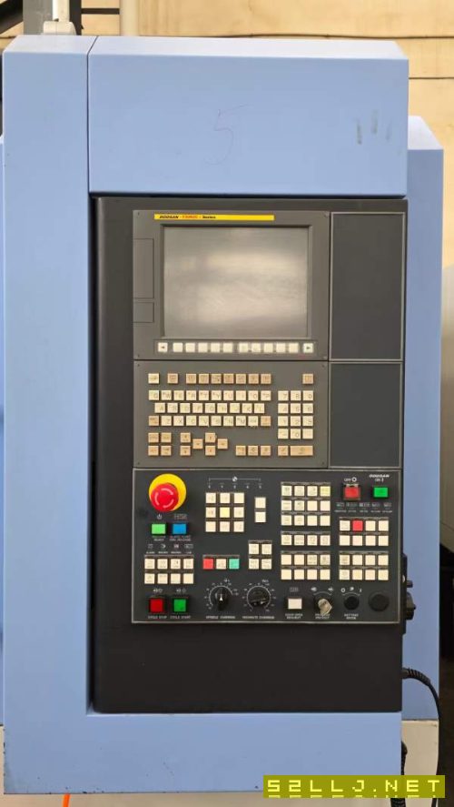 韩国斗山DNM655加工中心，三轴线轨，配BT40主轴，24把.