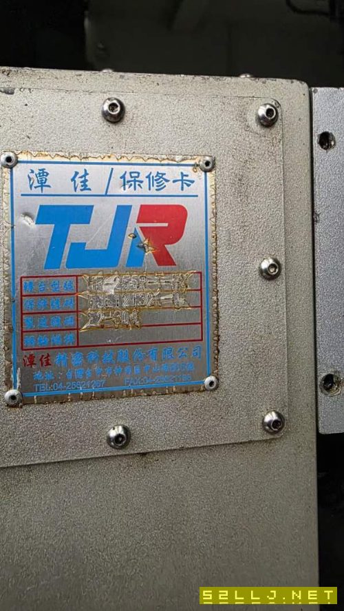 韩国斗山DNM655加工中心,三轴线轨,配BT40主轴,24把.